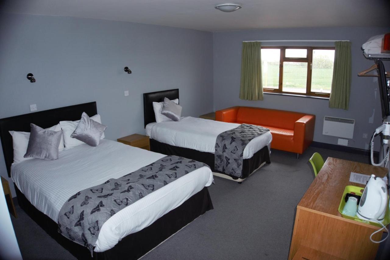 Happy Guests Lodge Lower Whitley Exteriér fotografie